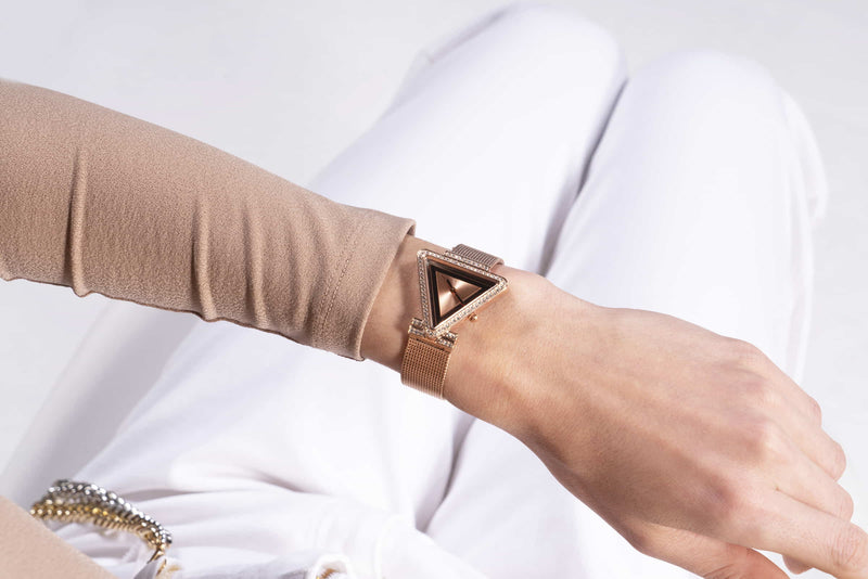 Guess Fame Rose gold Triangle Dial Analog Women Watch Watch Guess