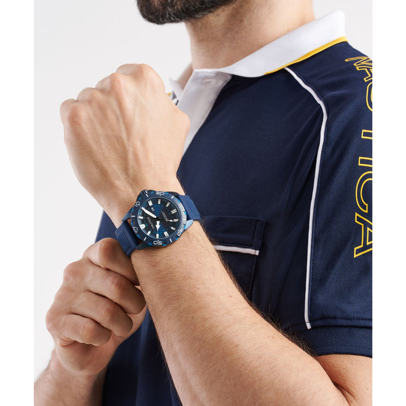 Nautica NSR Blue Round Dial Quartz Analog Men Watch Watch Nautica