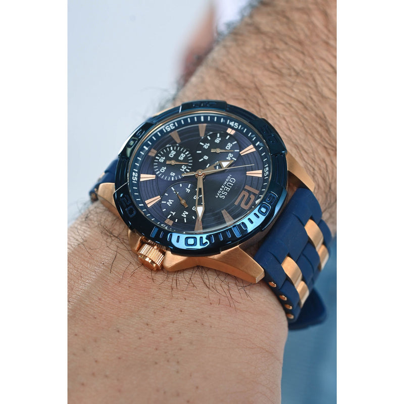 GUESS Blue Round Dial Analog Men's Watch - U0366G4 Watch Guess