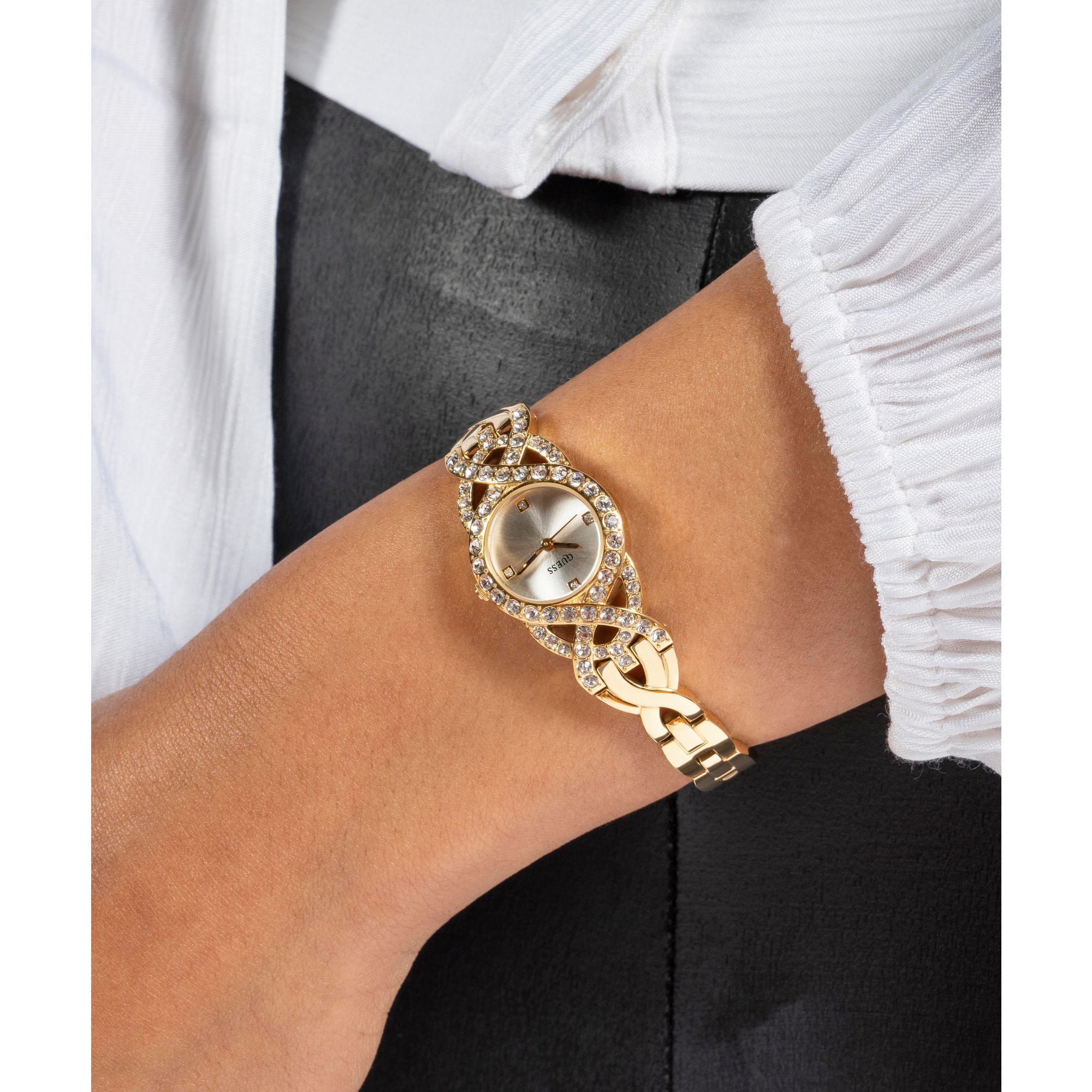 GUESS Silver Round Dial Analog Women's Watch - GW0682L2