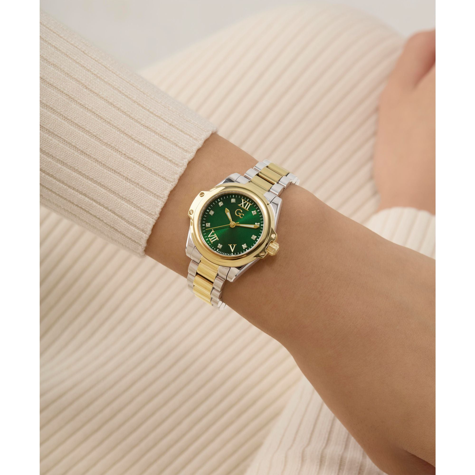 Gc Bolt Lady Green Round Quartz Women Watch - Guess Collection