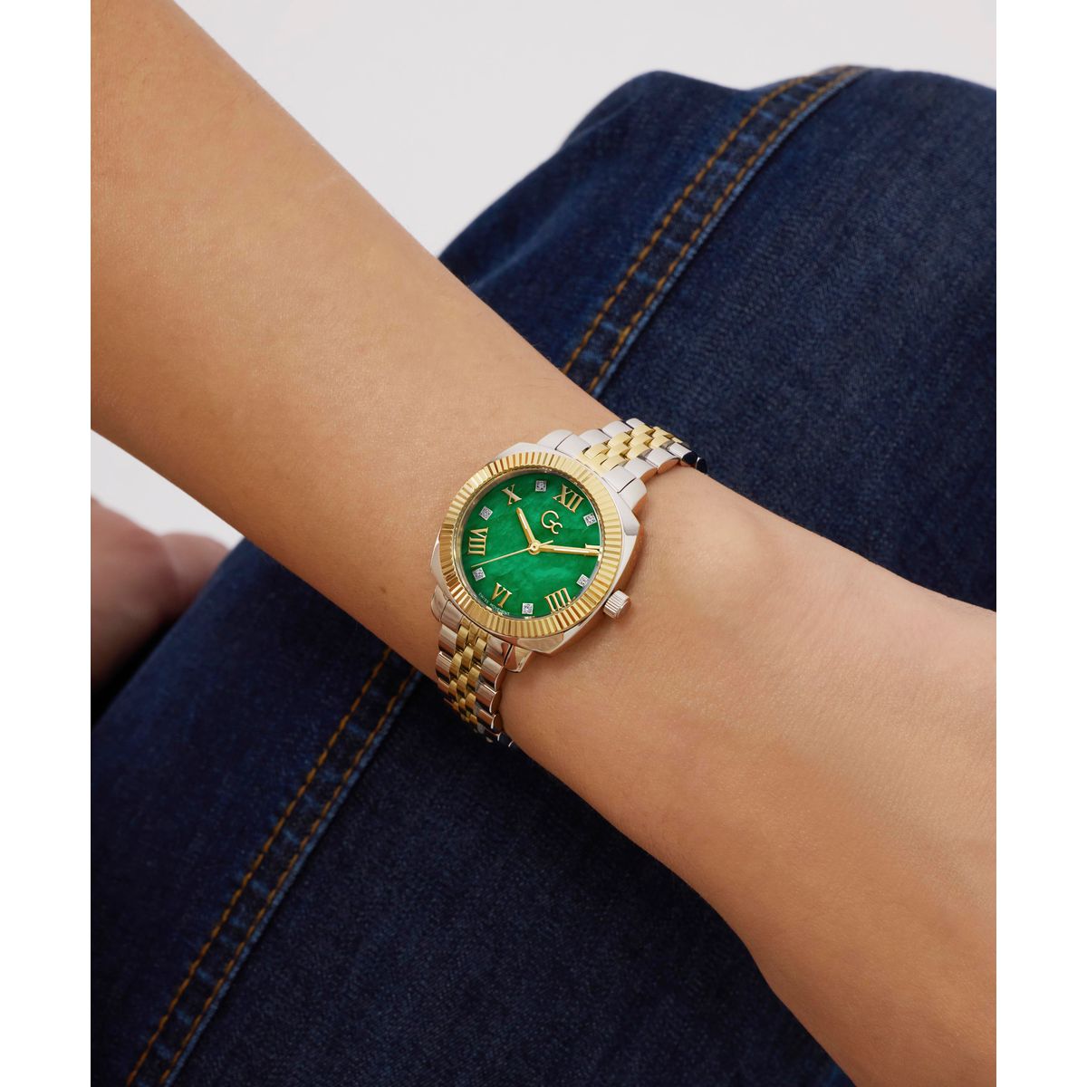 Gc Square 28mm Green Dial Analog Women Watch - Z73003L9 Watch Gc