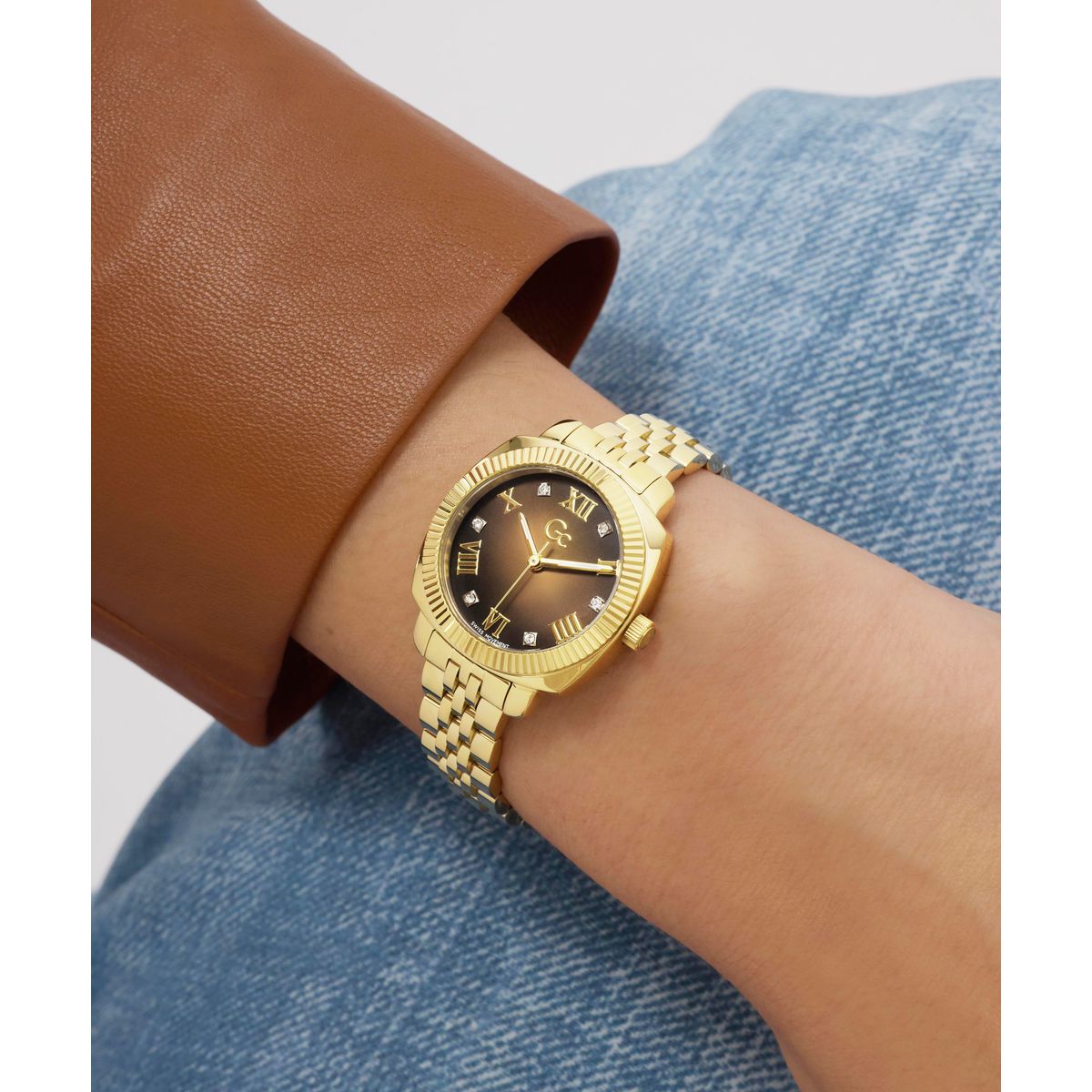 Gc Square 28mm Brown Dial Analog Women Watch - Z73001L4