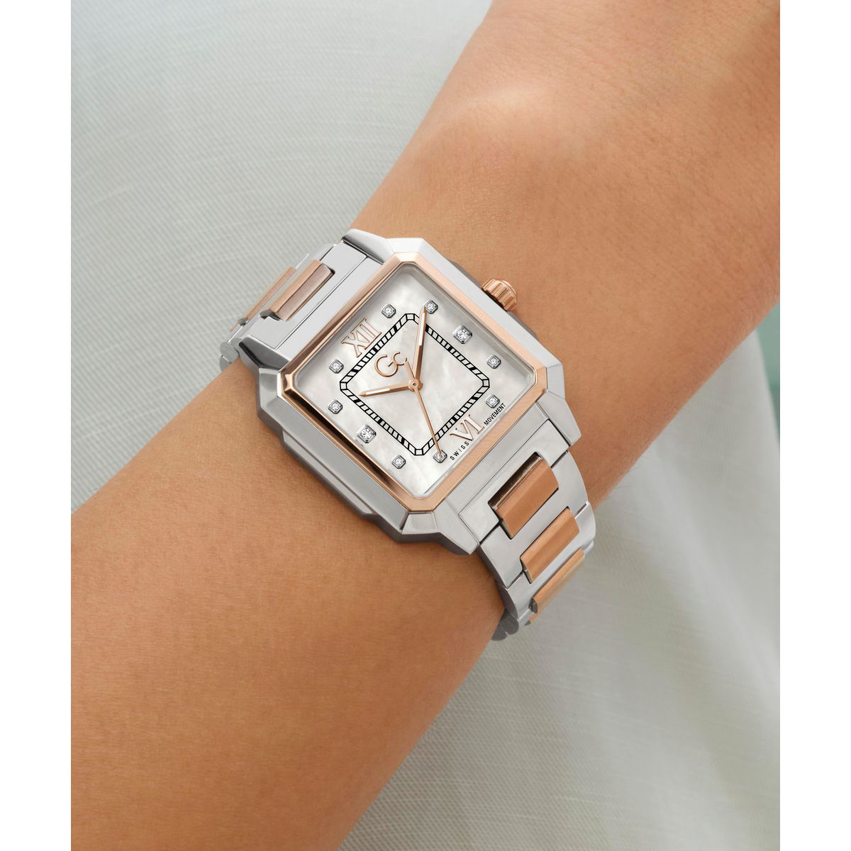 Gc Square 32mm White Dial Analog Women Watch - Z72001L1