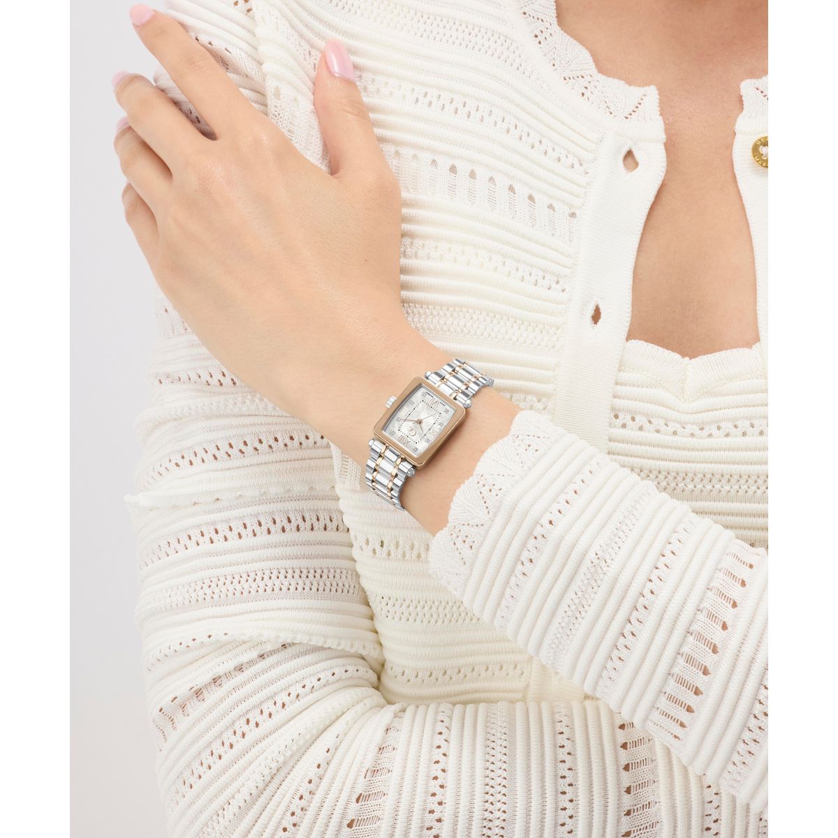 Gc Rectangle 21mm White Dial Analog Women Watch - Z71001L1