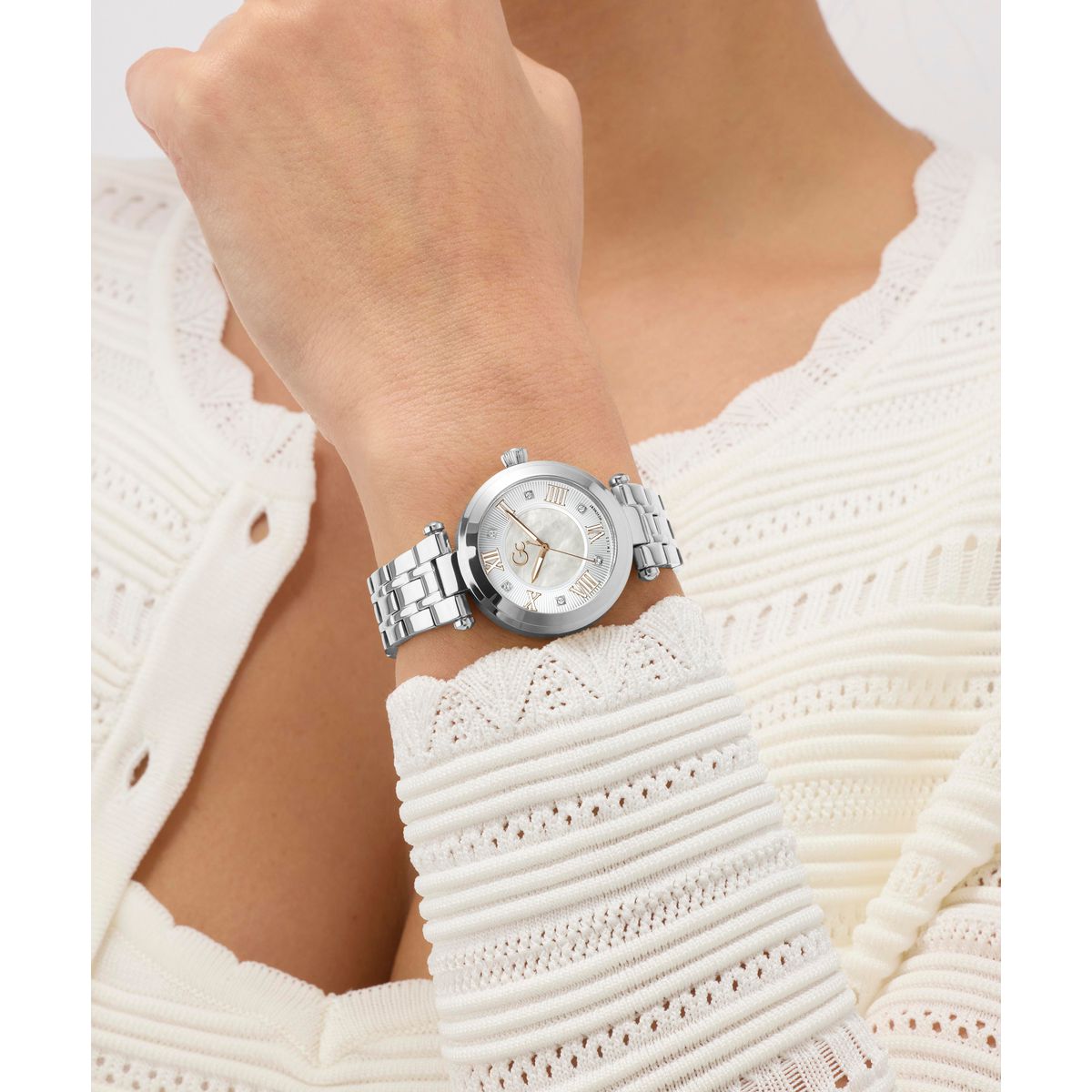Gc Round 32mm White Dial Analog Women Watch - Z63001L1