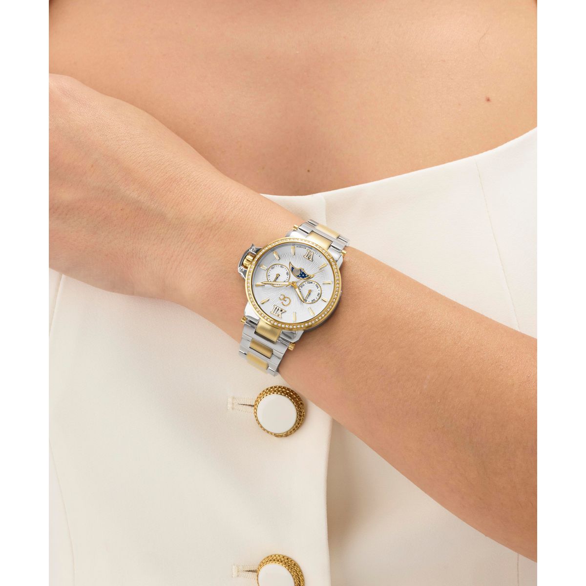 Gc Round 36mm White Dial Analog Women Watch - Z69003L6 Watch Gc