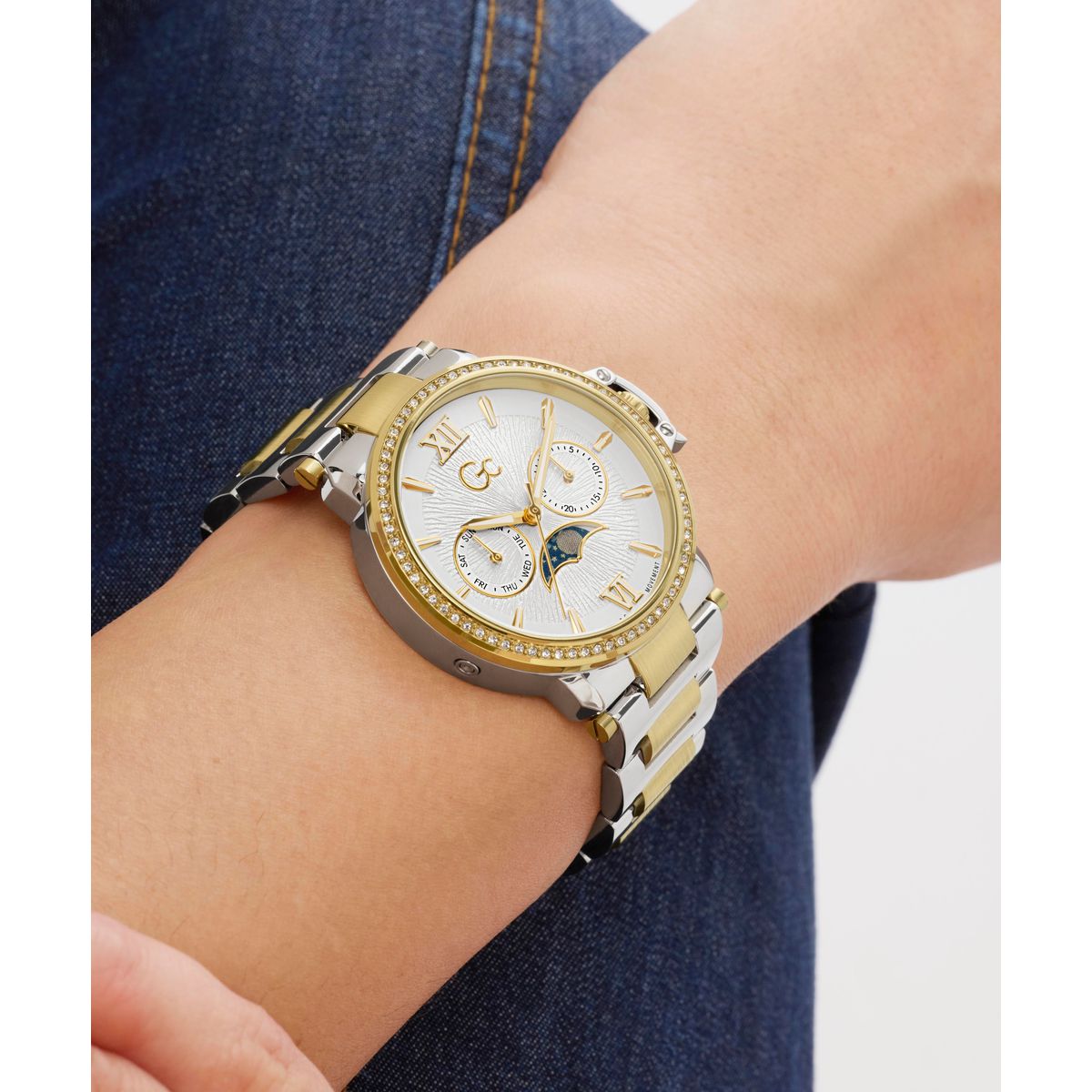 Gc Round 36mm White Dial Analog Women Watch - Z69003L6 Watch Gc