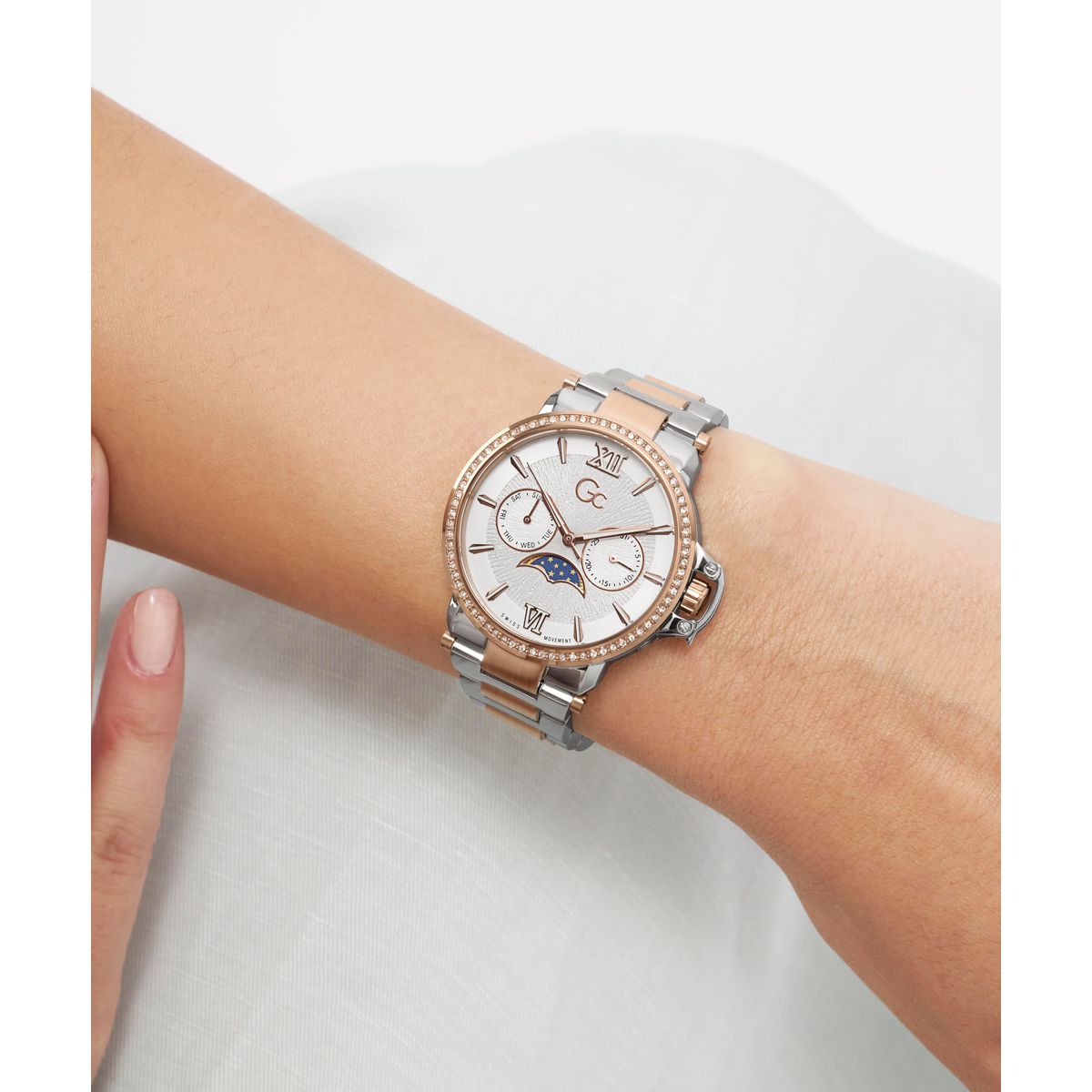 Gc Round 36mm White Dial Analog Women Watch - Z69002L1 Watch Gc