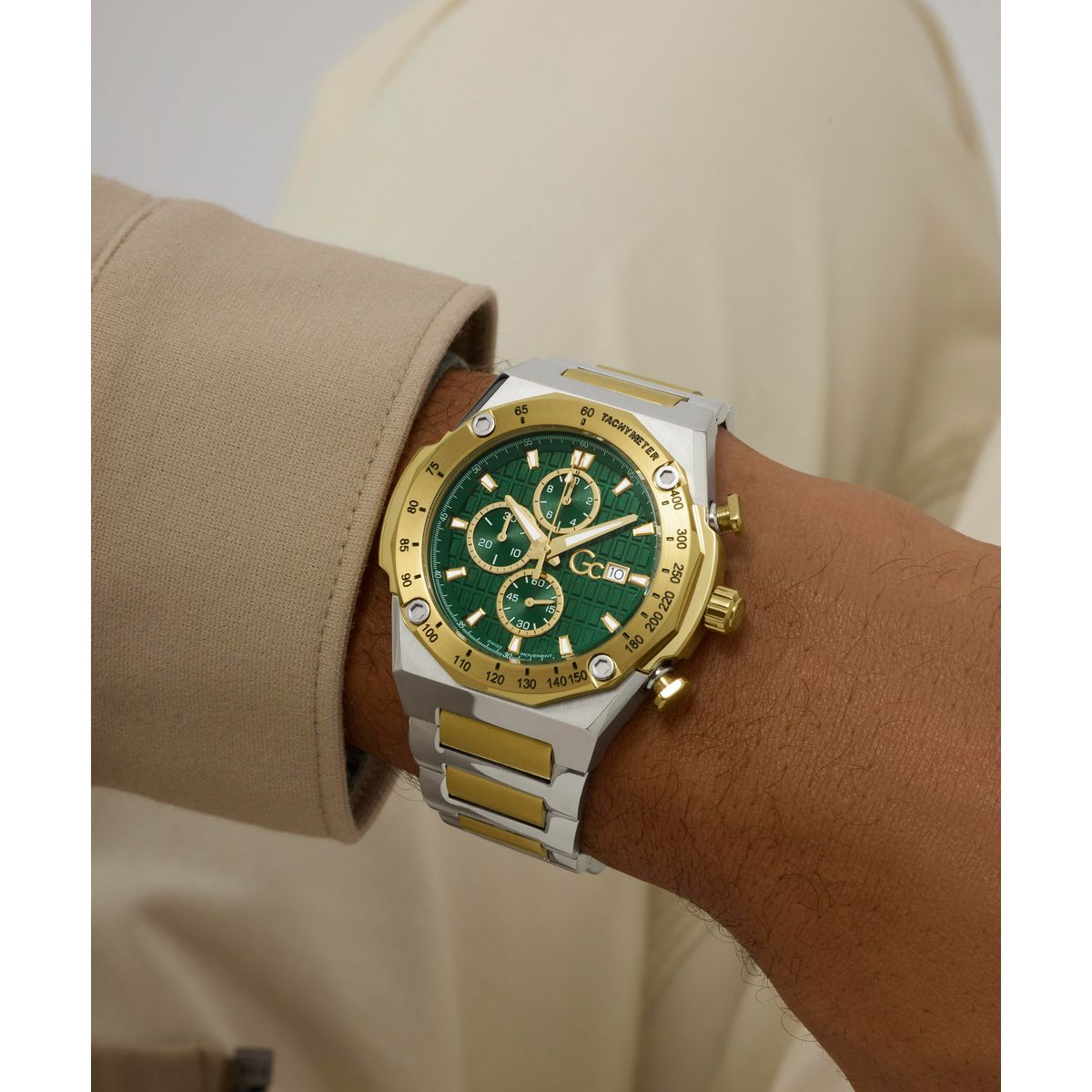 Gc Round 45mm Green Dial Analog Men Watch - Z68006G9