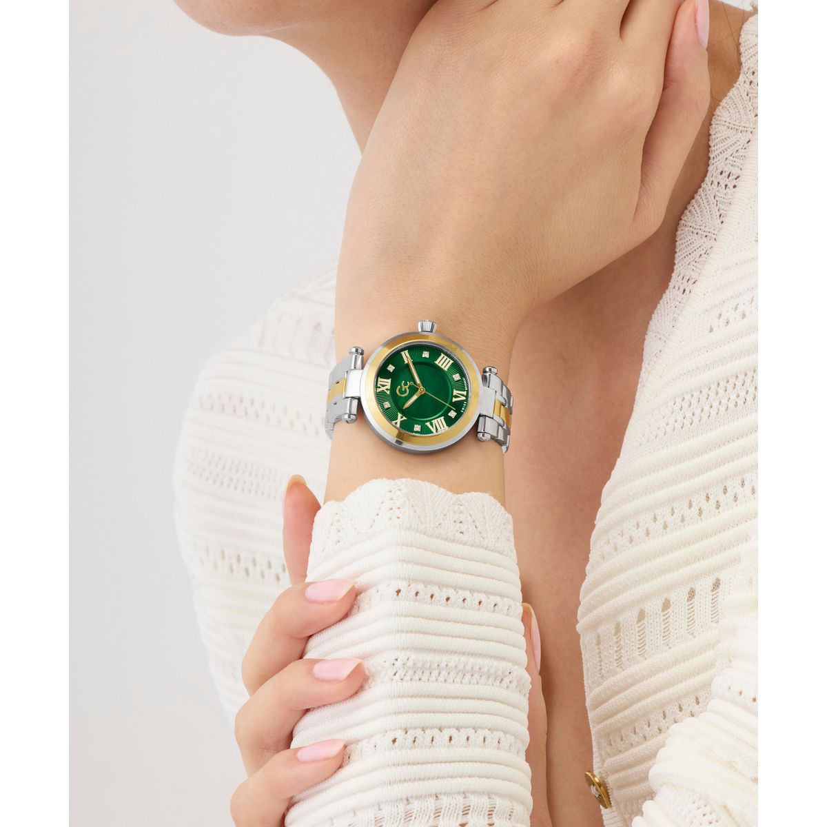 Gc Round 32mm Green Dial Analog Women Watch - Z63004L9