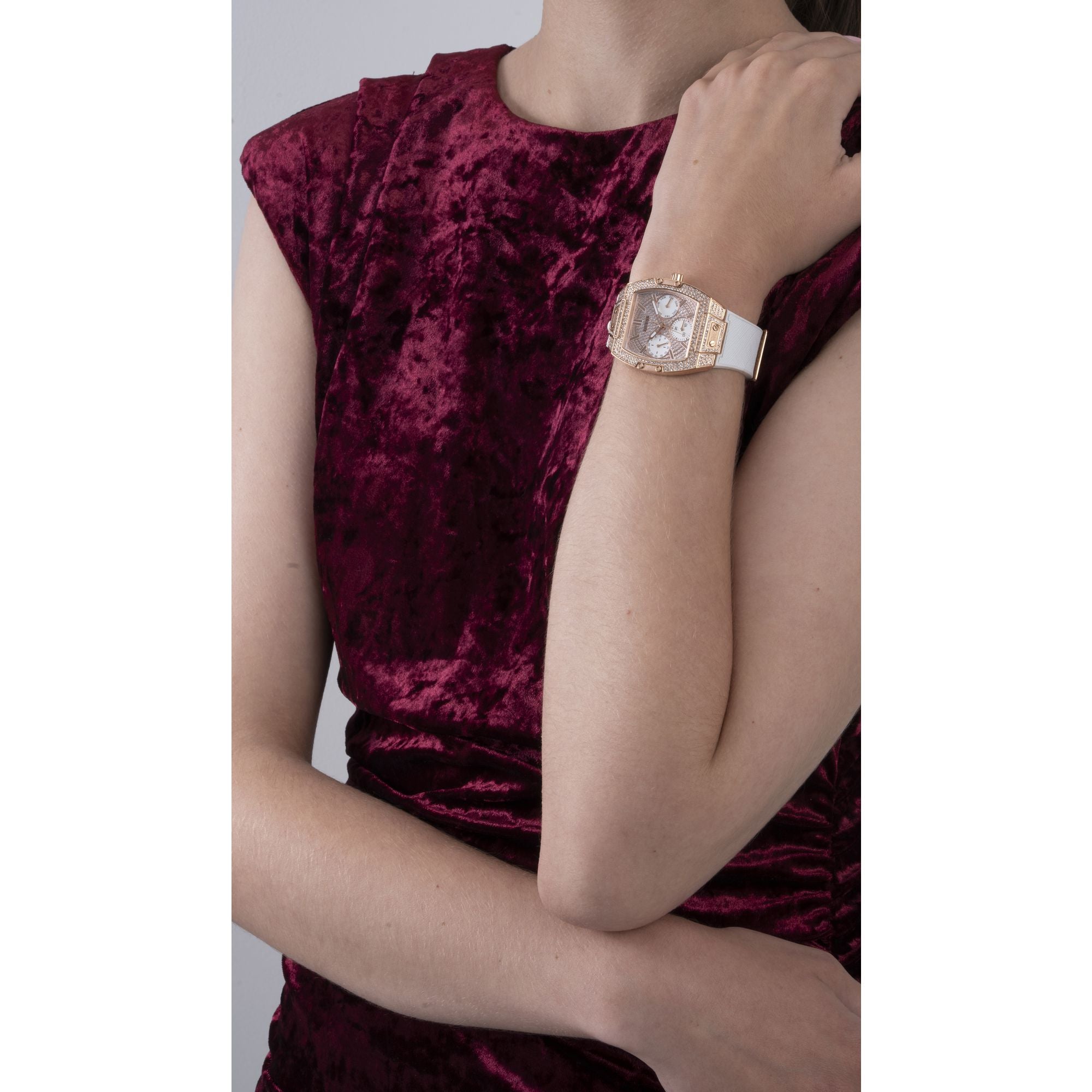 Guess Raven Leather White Square Dial Quartz Analog Women Watch Watch Guess