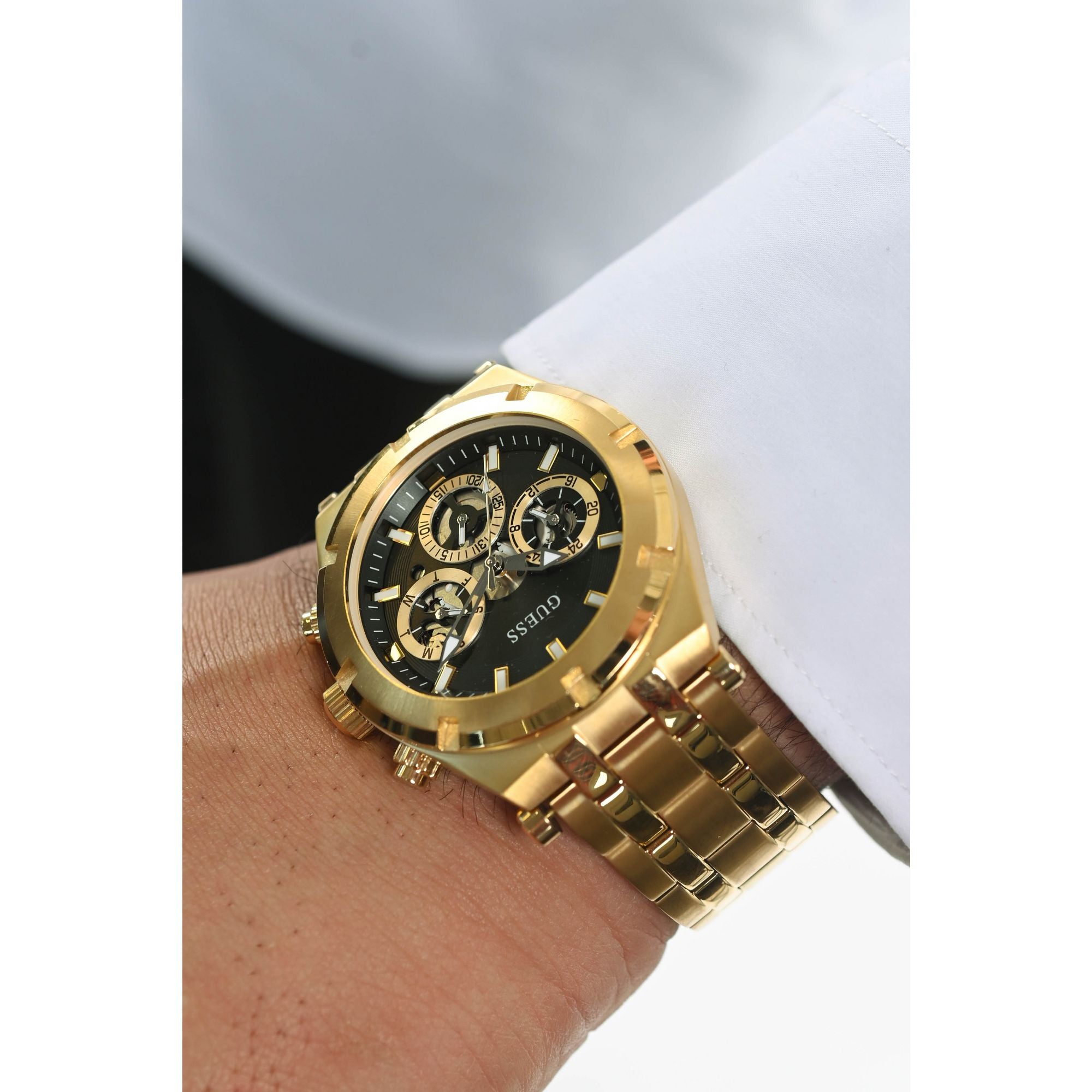 GUESS Men Round Gold Tone Dial Analog Watch - GW0260G2