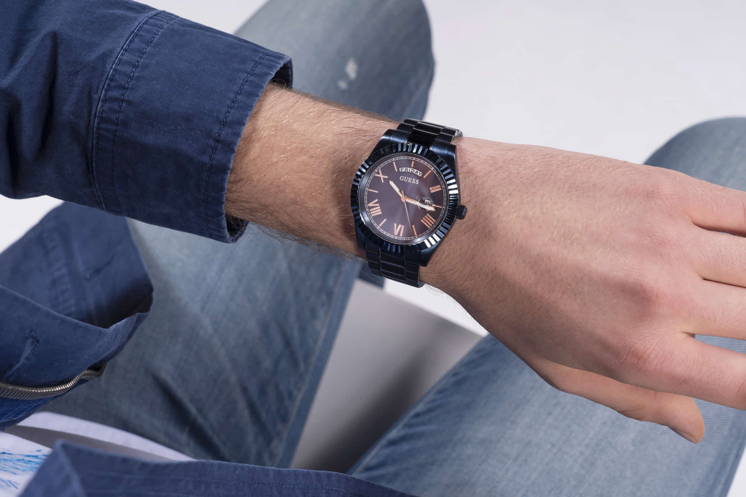 GUESS Orologio Uomo Nobile 44mm – Cassa Blu Navy, Cinturino In Silicone Nero, Dettaglio Diamante