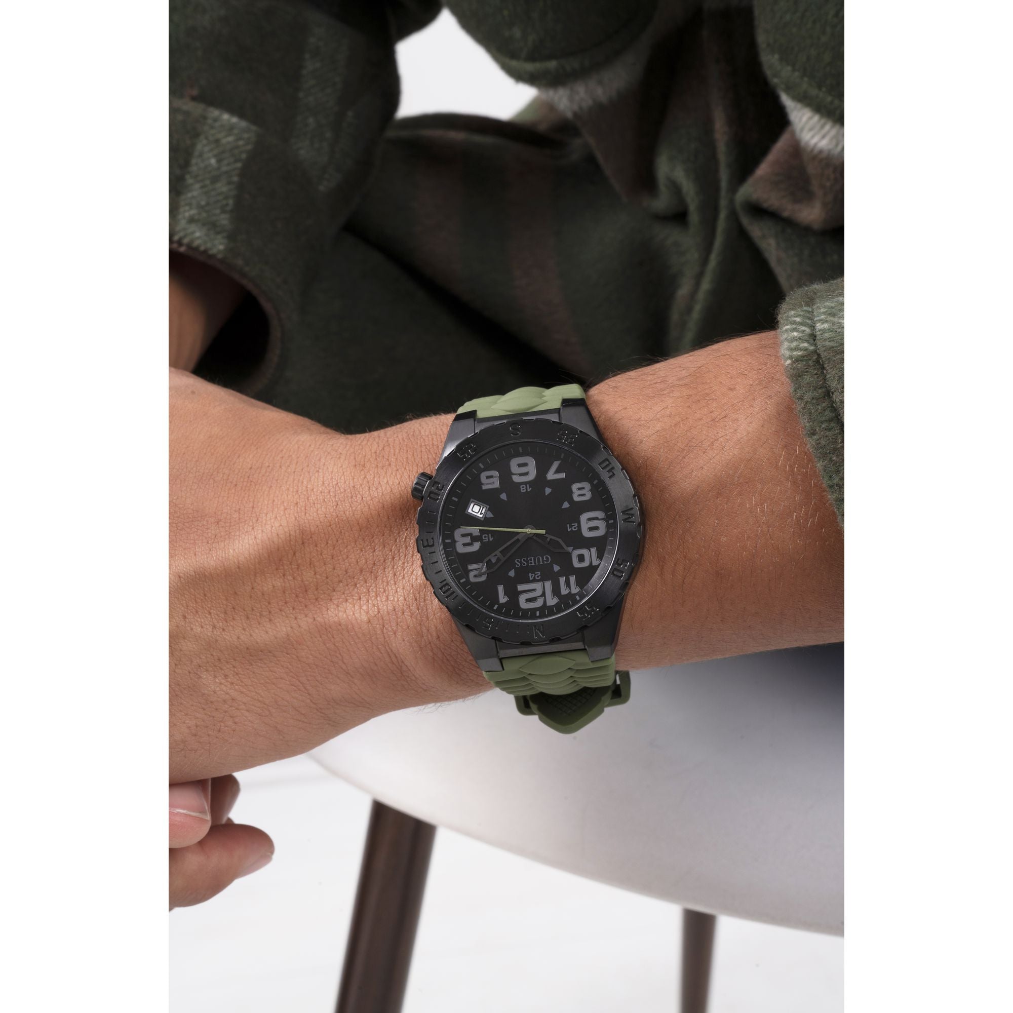 Guess Gunmetal Round Quartz Analog Men Watch