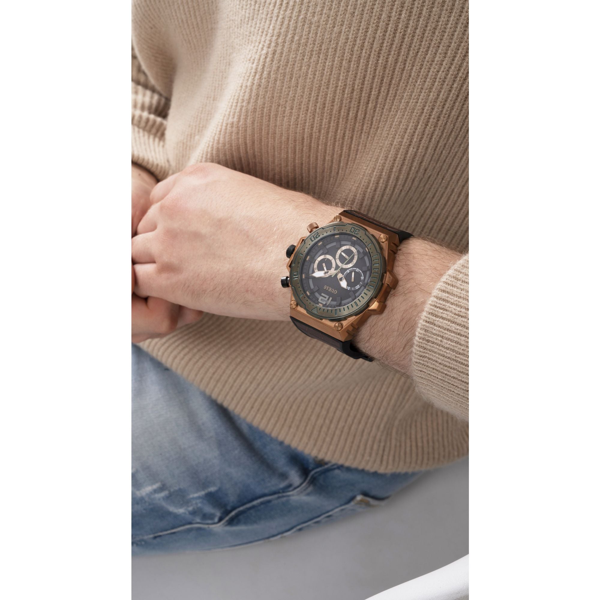 GUESS Men Round Coffee Dial Analog Watch - GW0326G2