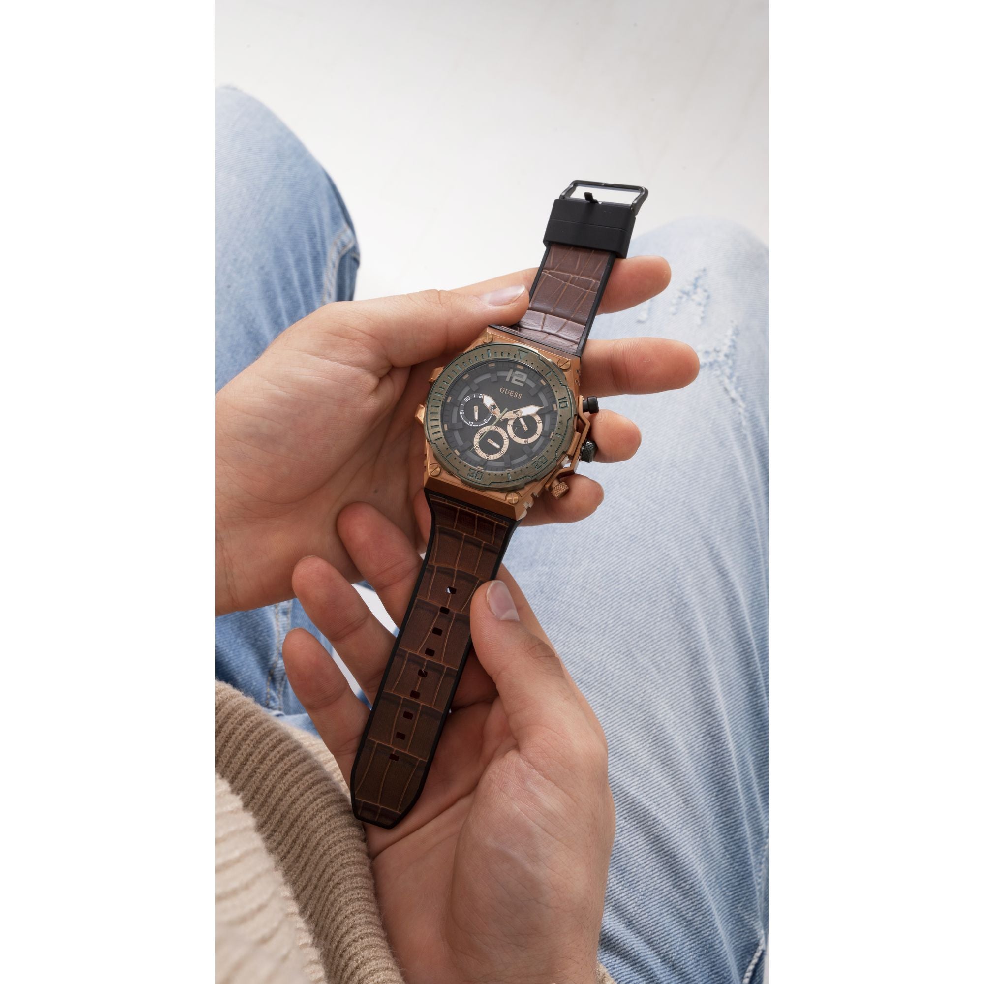 GUESS Men Round Coffee Dial Analog Watch - GW0326G2