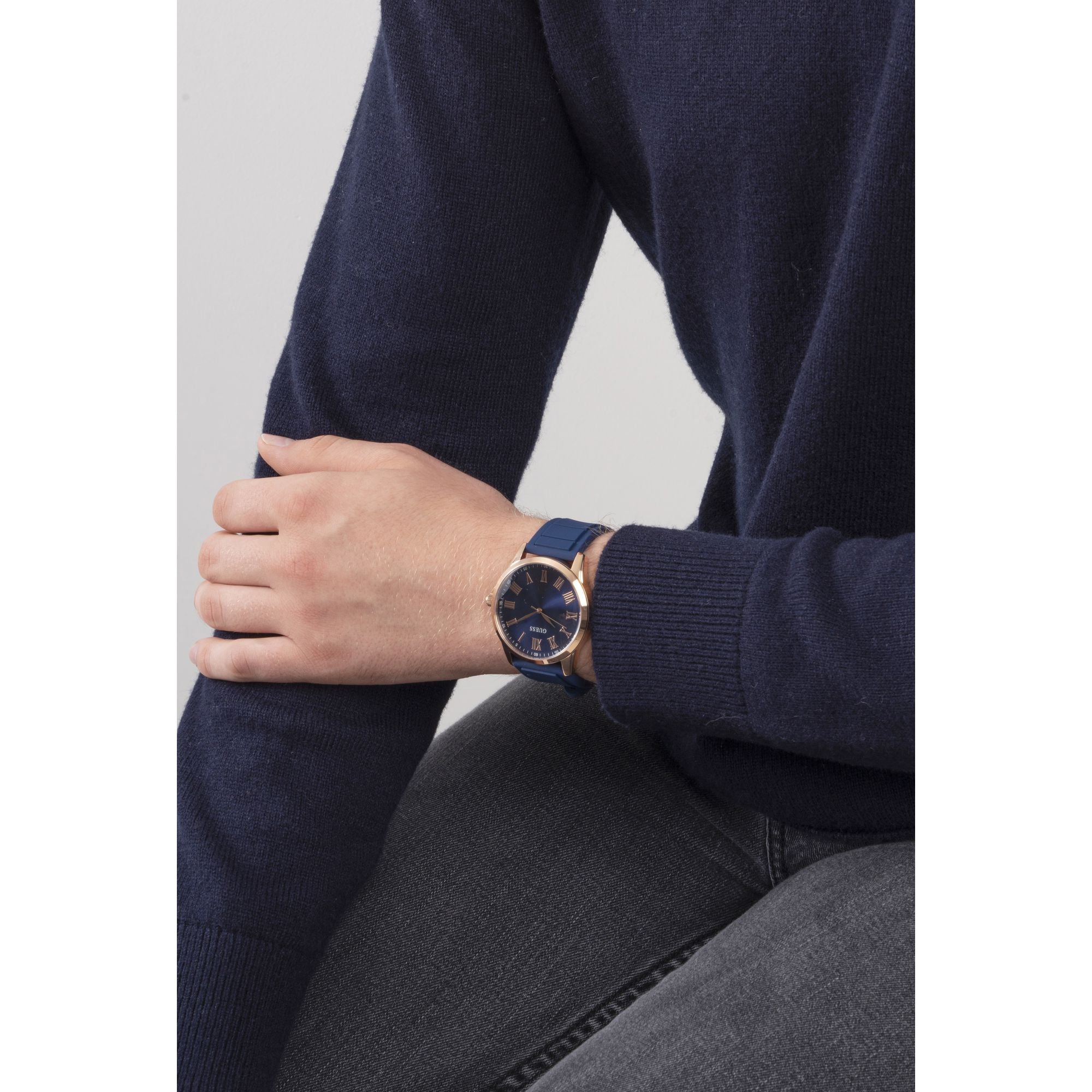 Guess Blue Round Quartz Analog Men Watch