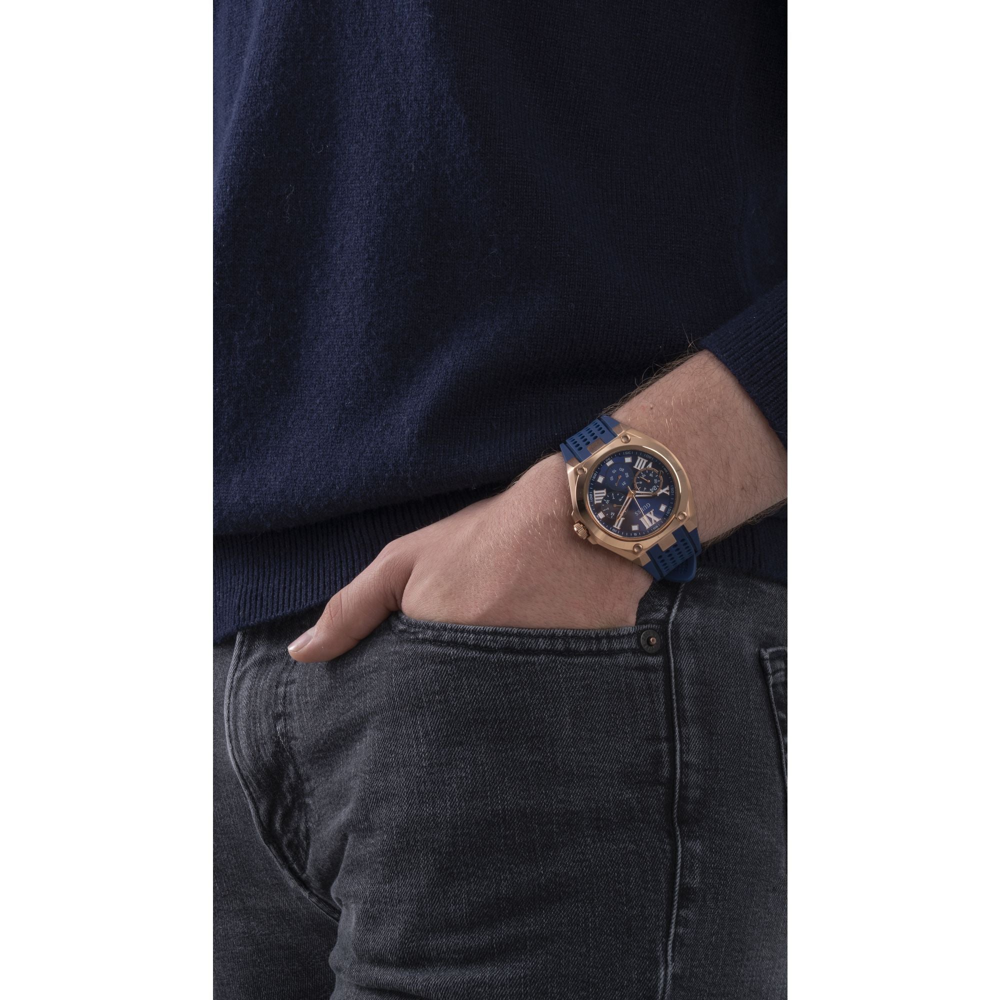 Guess Top Notch Blue Round Dial Quartz Analog Men Watch