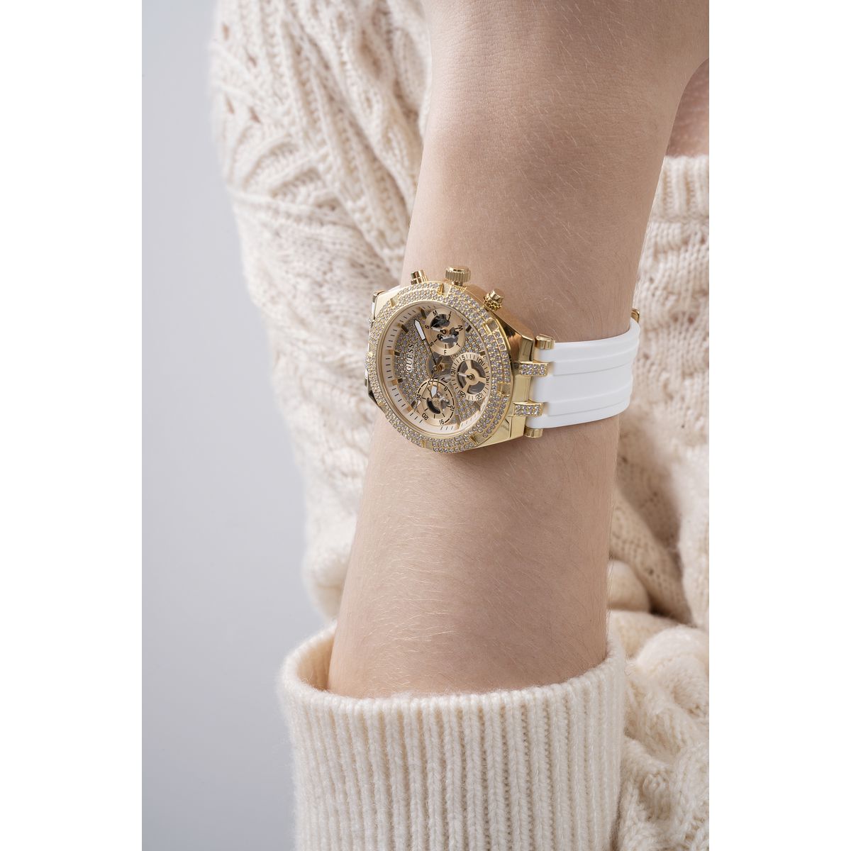 Guess Champagne Round Dial Quartz Analog Women Watch Watch Guess