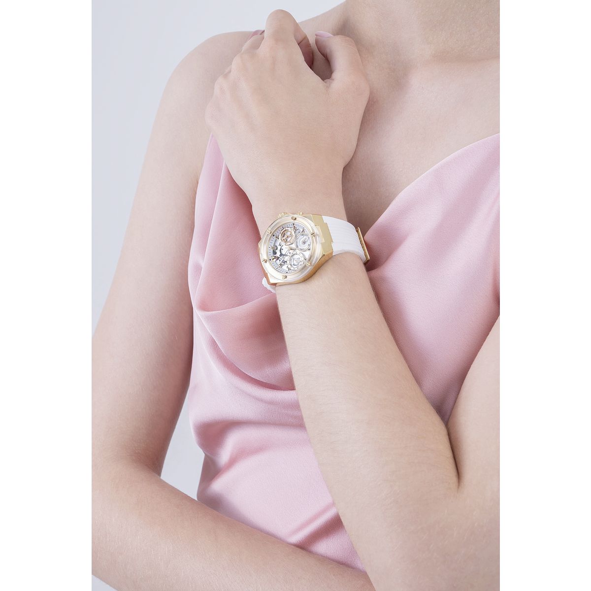 Guess White Round Dial Quartz Analog Women Watch