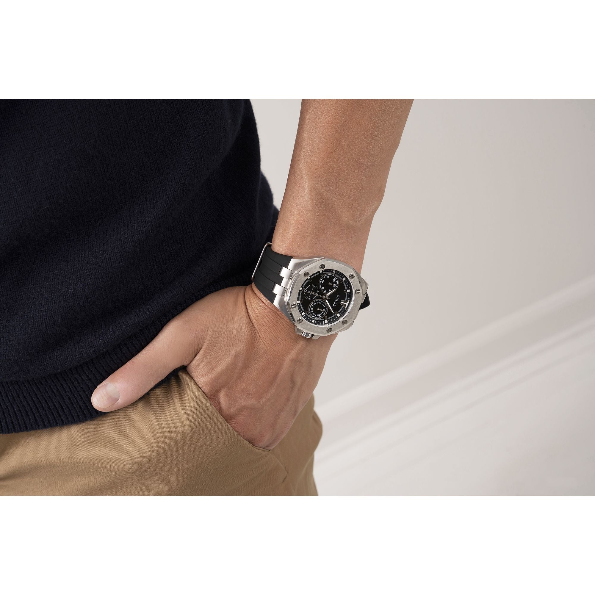 GUESS Men Octogonal Silver Tone Dial Analog Watch - GW0446G1