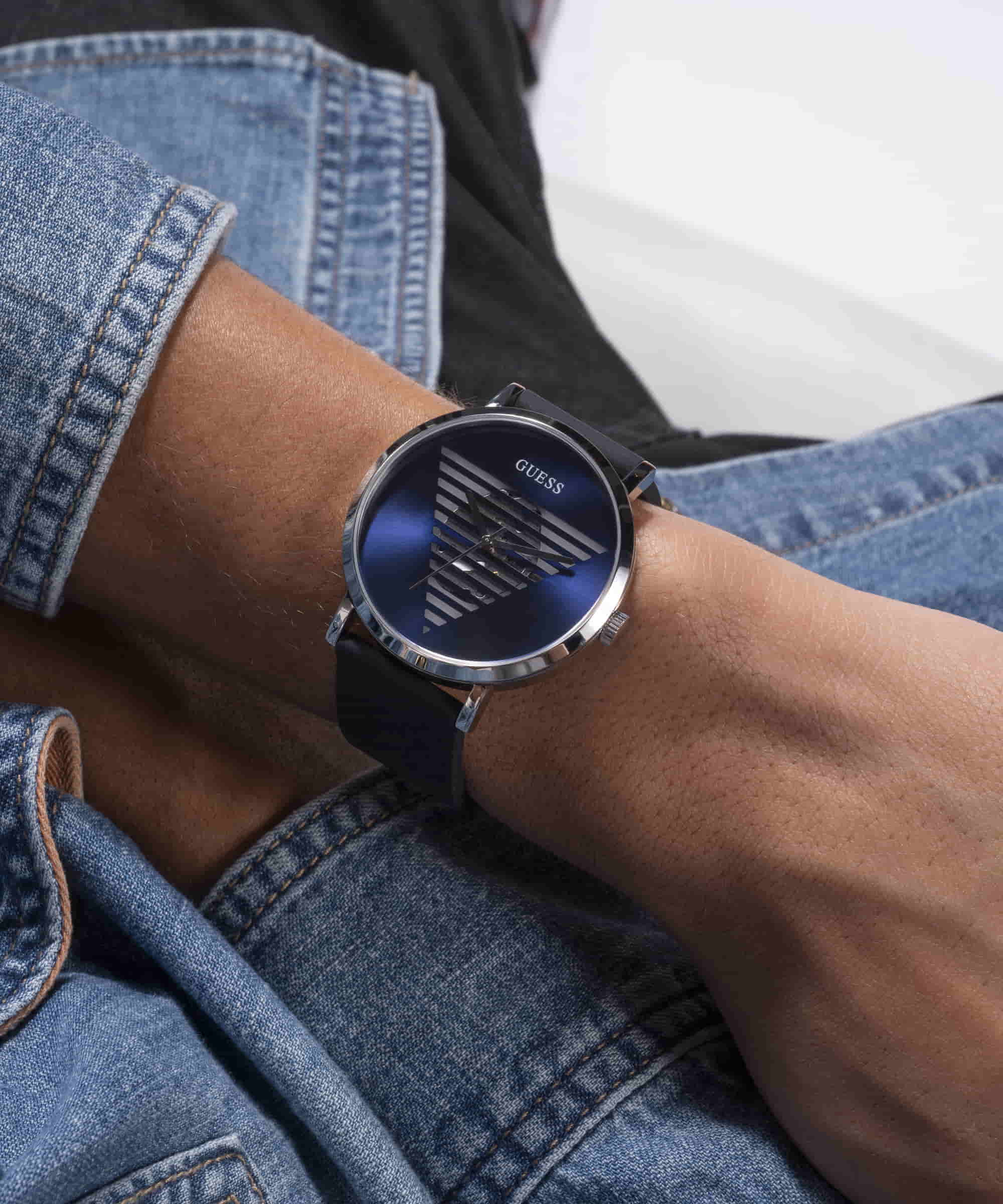 Guess Idol Silver Round Dial Analog Men Watch GW0503G2 At JUST