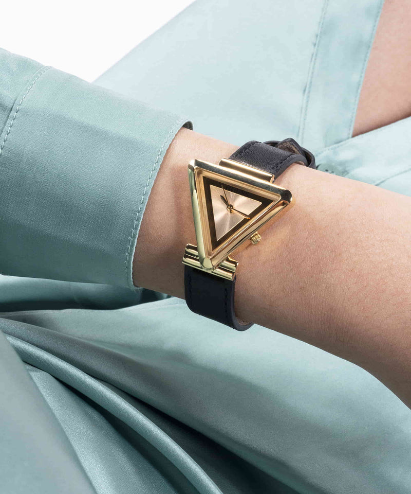 Guess Fame Gold Triangle Dial Analog Women Watch Watch Guess