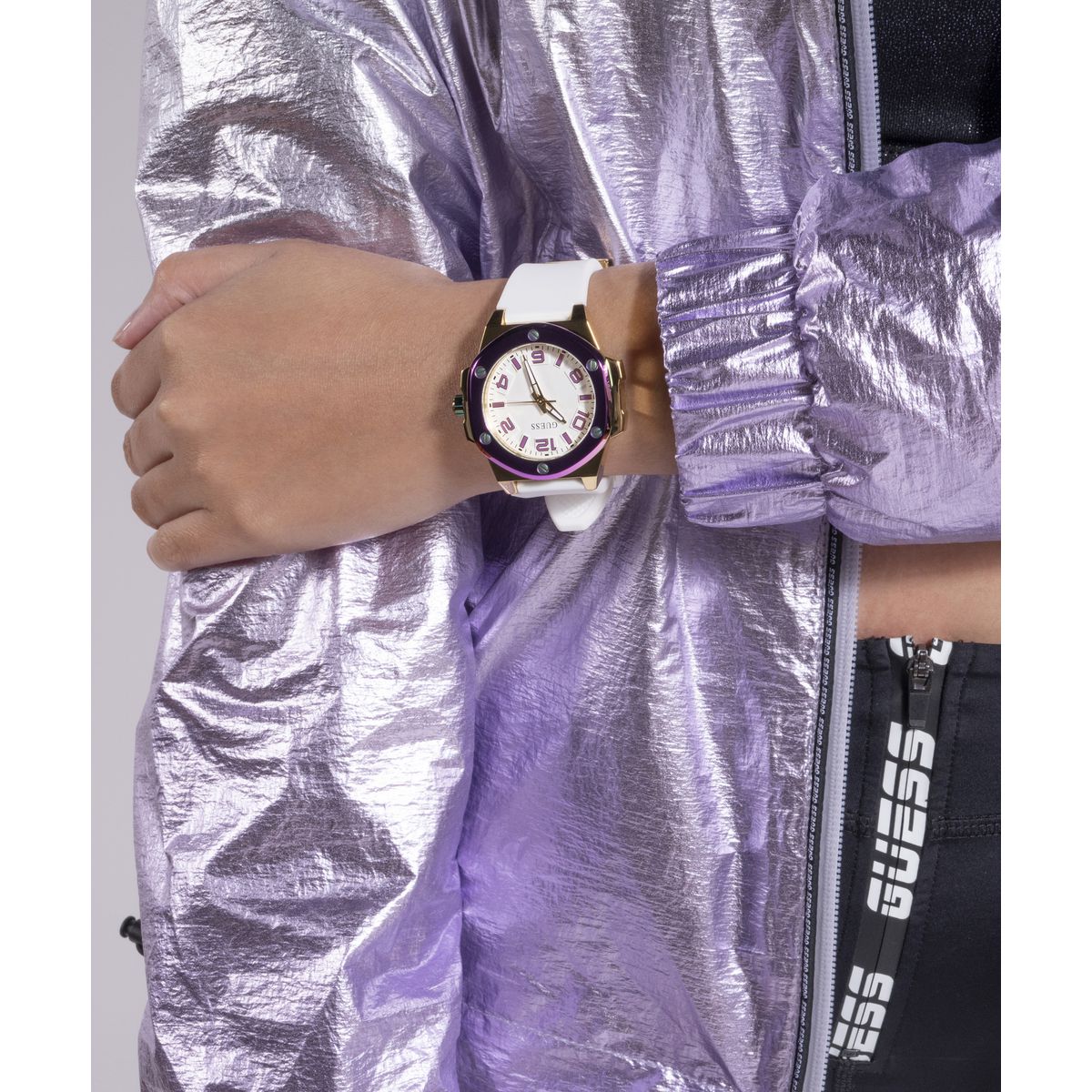 Guess White Round Dial Quartz Analog Women Watch Watch Guess