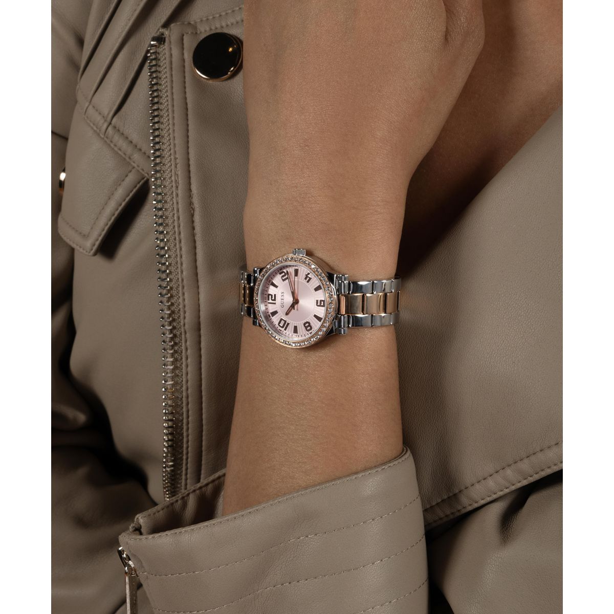 Guess Fawn Pink Round Dial Quartz Analog Women Watch Watch Guess