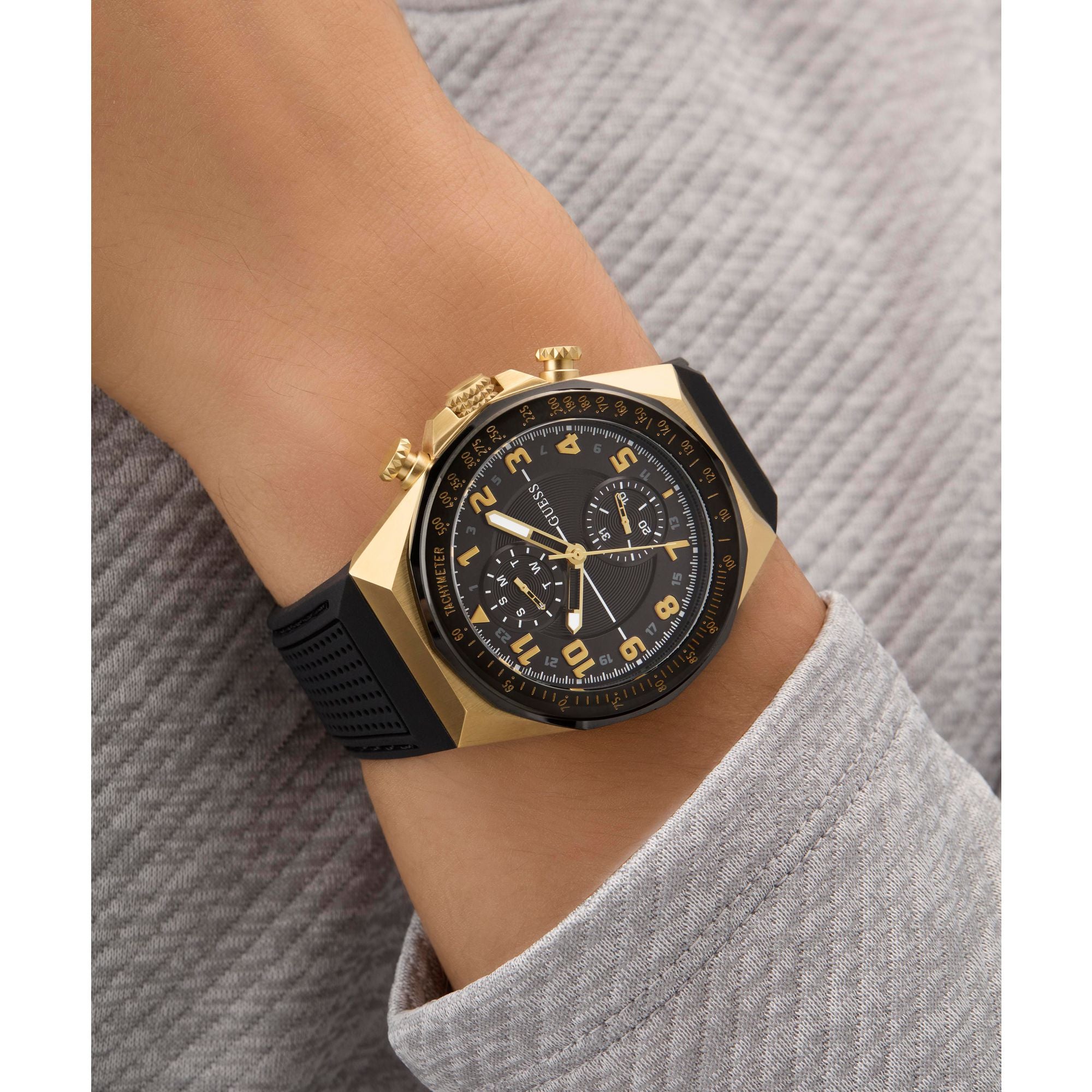 Guess D1 Black Round Dial Quartz Analog Men Watch