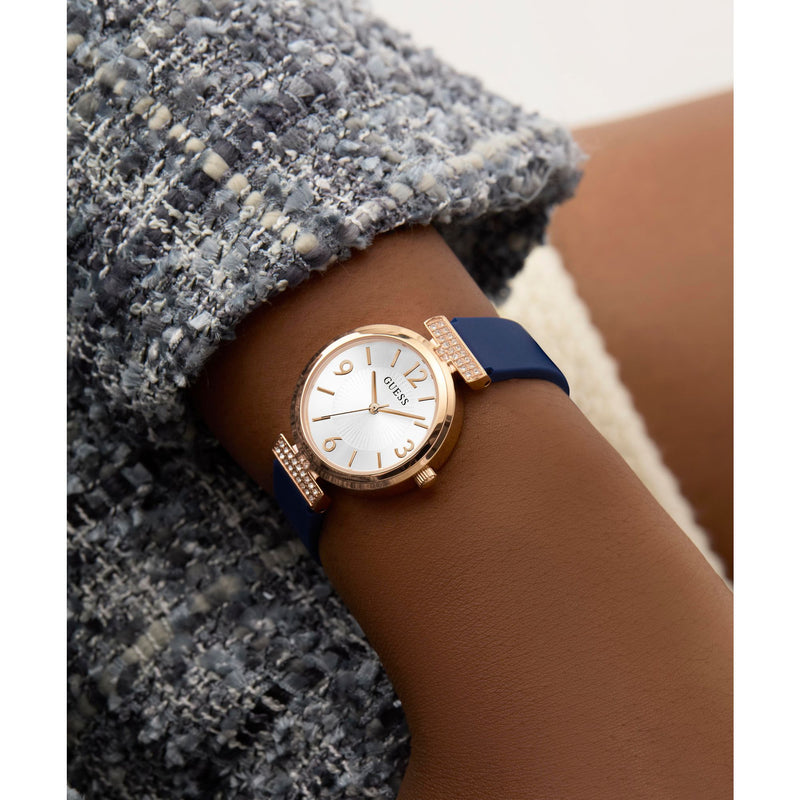 Guess Array White Round Dial Quartz Analog Women Watch Watch Guess