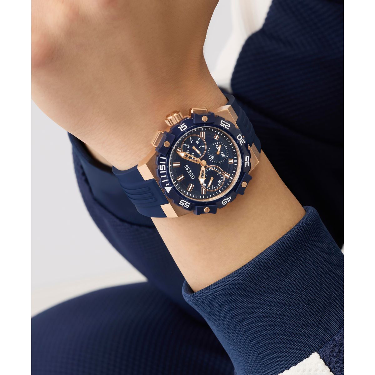 Guess Round 43mm Blue Dial Analog Men Watch - GW1059G5