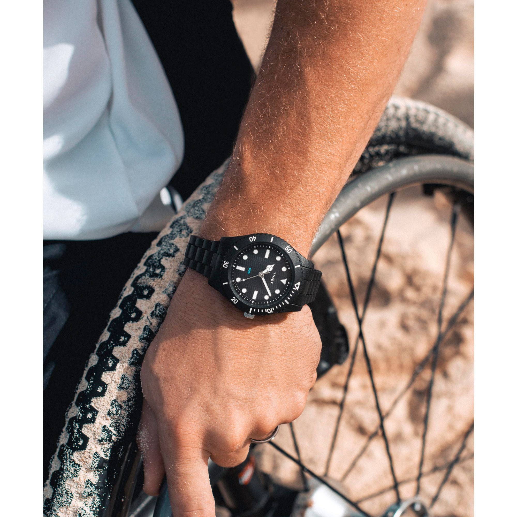 Timex Trend Black Round Dial Quartz Analog Men Watch