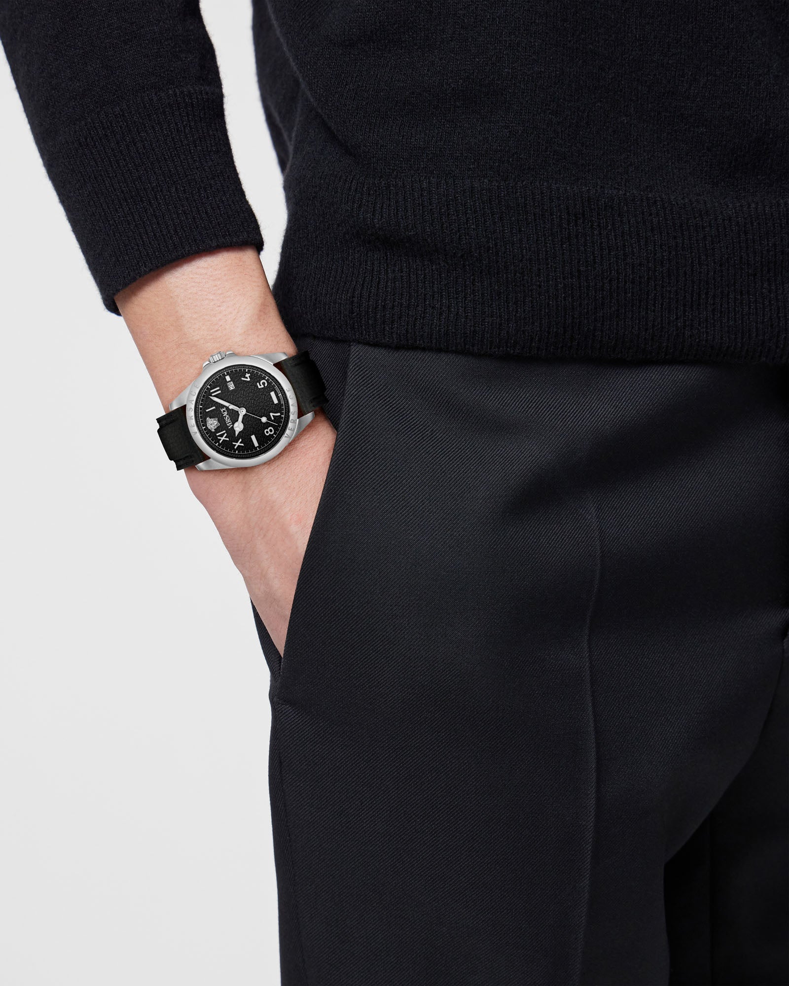 Versace Anteo Leather Black Round Dial Quartz Analog Men Watch Watch Versace