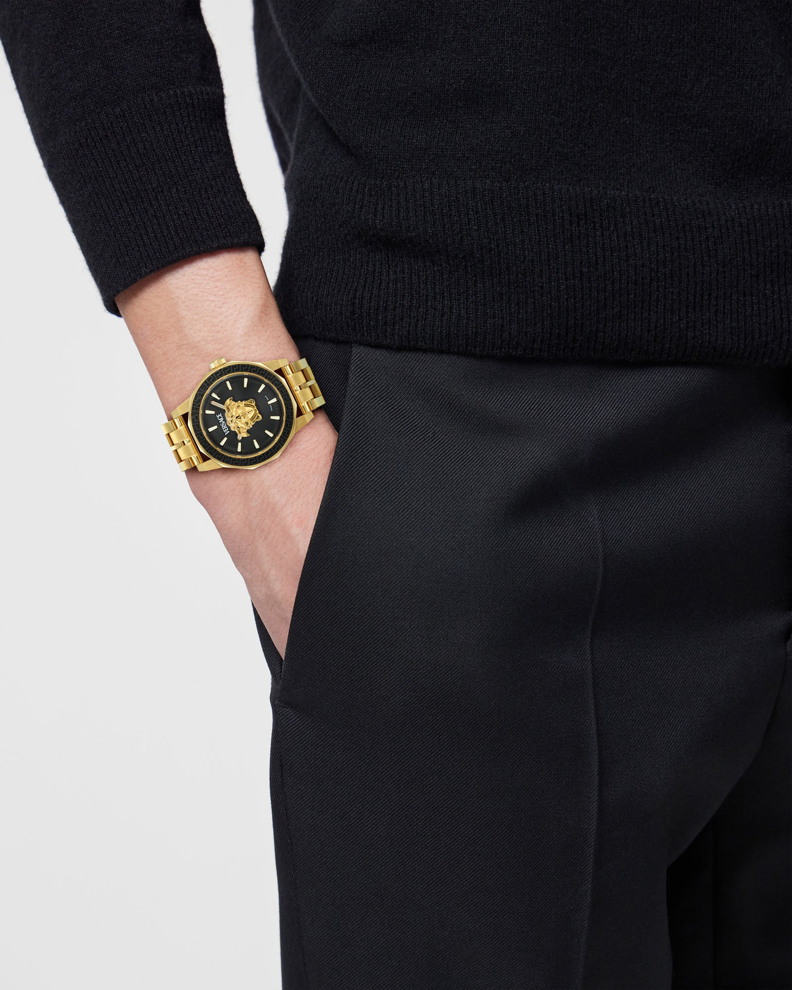 Versace Medusa Black Round Dial Quartz Analog Men Watch