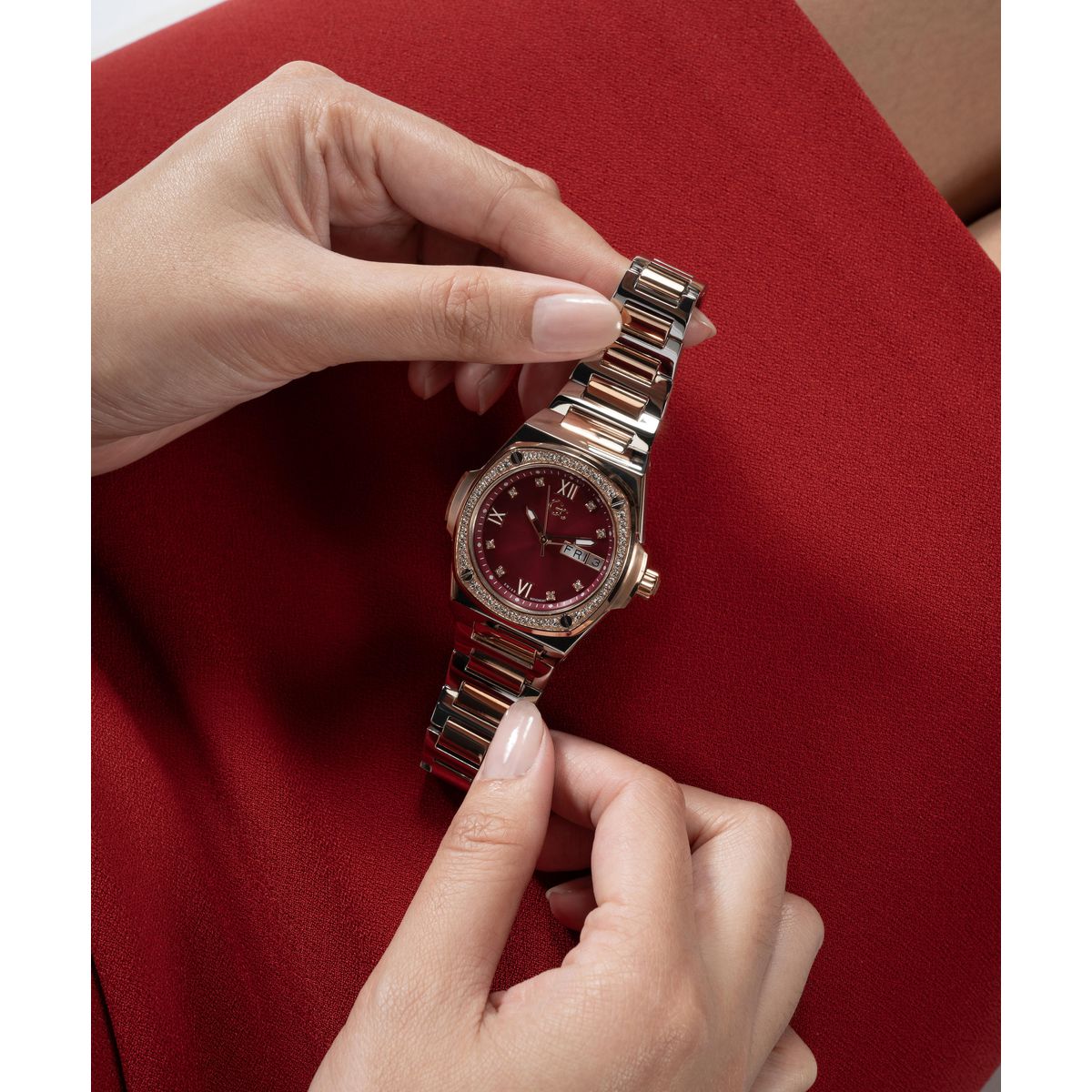 Gc Red Coussin Dial Quartz Analog Women Watch - Guess Collection