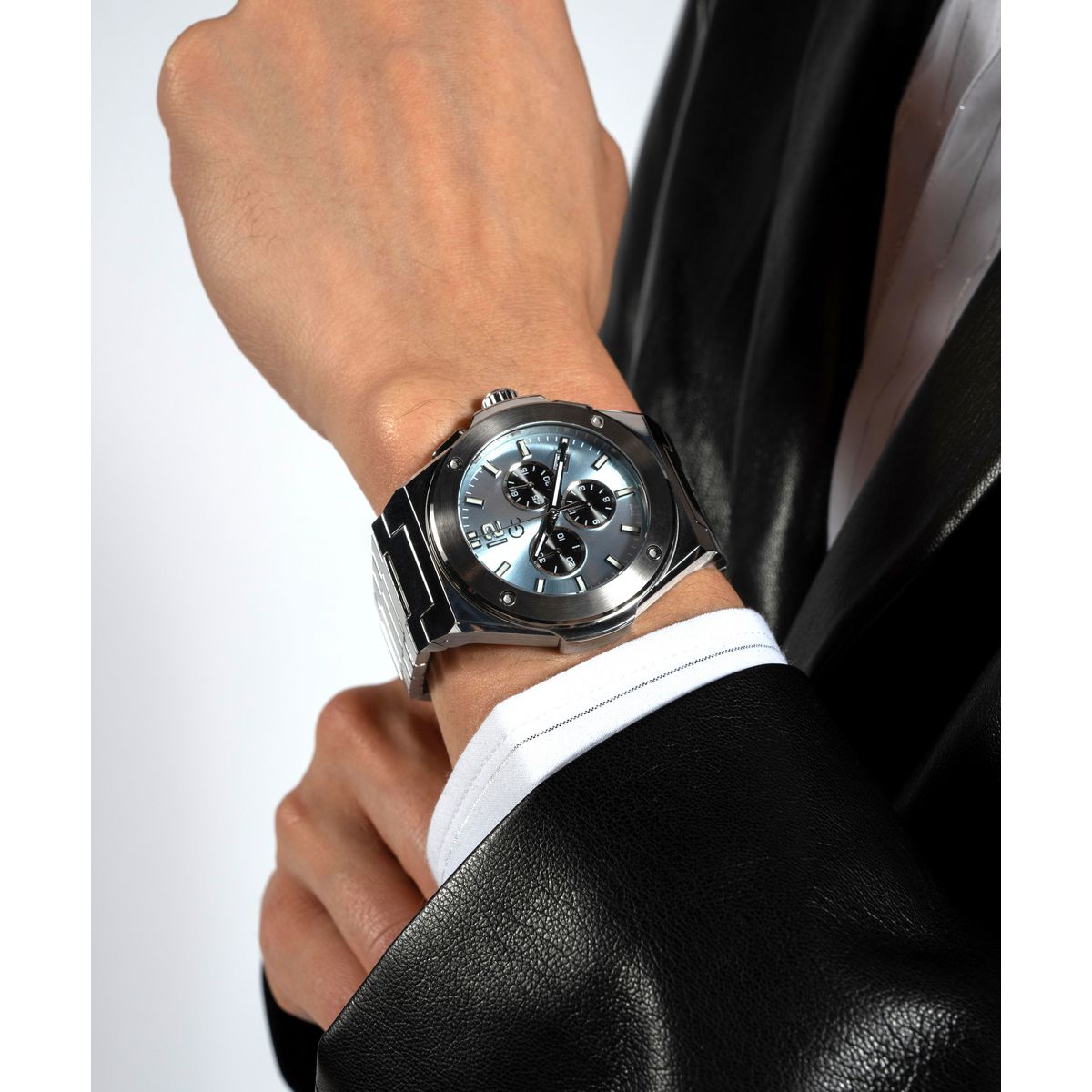 Gc Round 44mm Blue Dial Analog Men Watch - Z33001G7MF