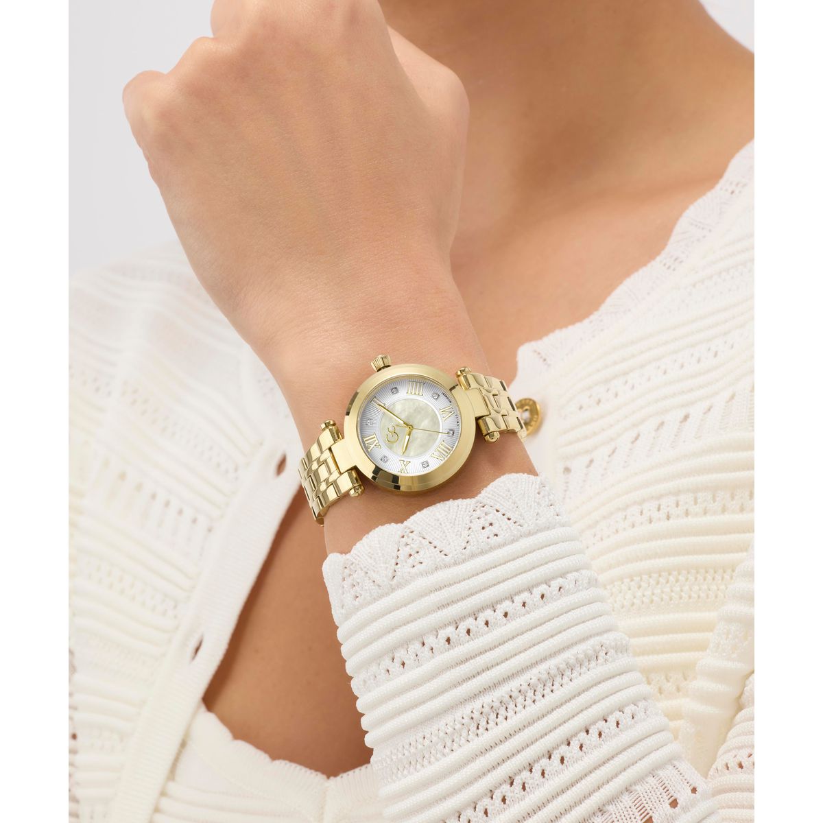Gc Round 32mm White Dial Analog Women Watch - Z63003L6