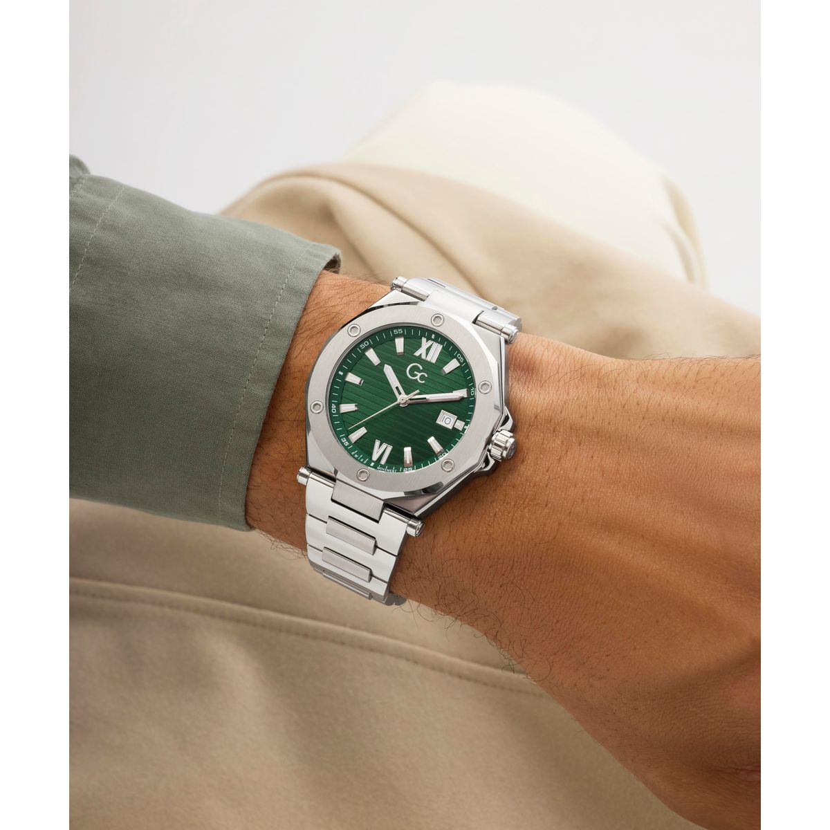 Gc Round 42mm Green Dial Analog Men Watch - Z67005G9