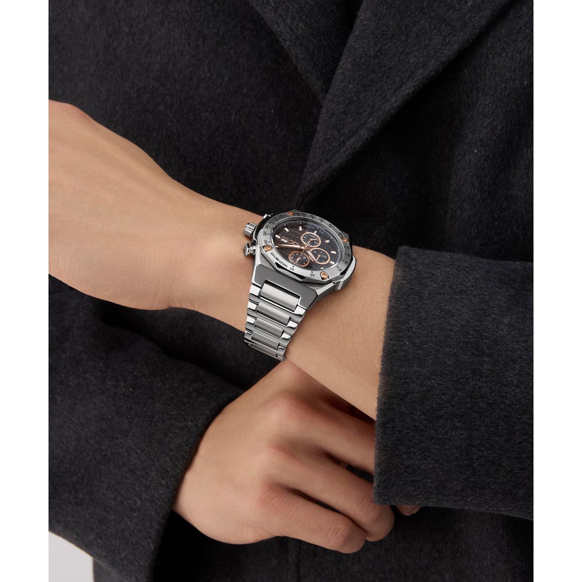 Gc Round 45mm Black Dial Analog Men Watch - Z68002G2