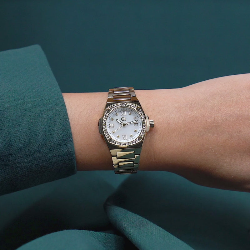 Gc White Coussin Round Dial Quartz Analog Women Watch - Guess Collection Watch Gc